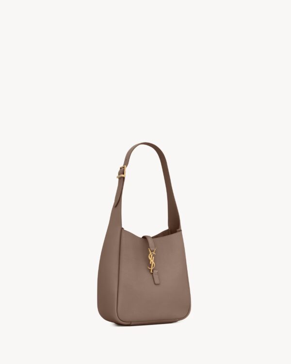 LE 5 À 7 supple small in grained leather - Image 19