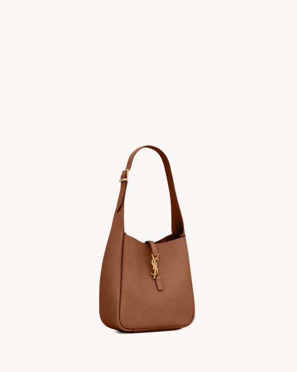 LE 5 À 7 supple small in grained leather - Image 22